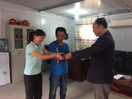 “金秋助學(xué)”，礦建二公司在行動(dòng)