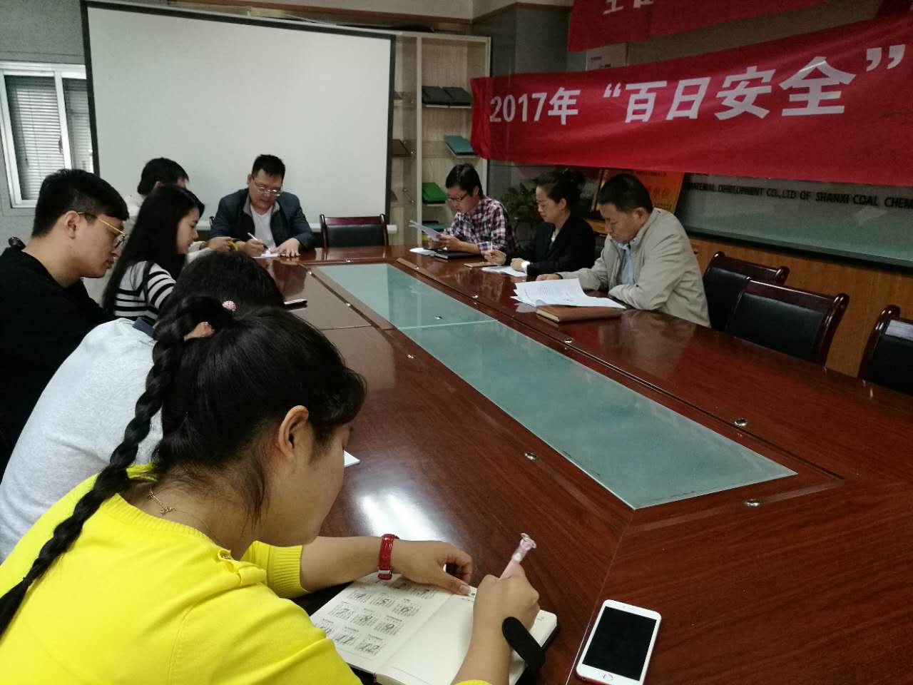 地基分公司認(rèn)真?zhèn)鬟_(dá)學(xué)習(xí)建設(shè)集團(tuán)干部大會(huì)精神