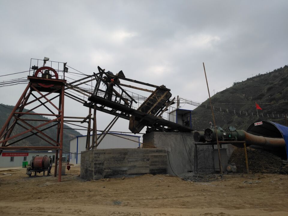 礦建二公司車村礦一號(hào)斜井井筒掘砌工程提升系統(tǒng)試運(yùn)營(yíng)開(kāi)始