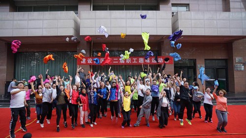 瞧，他們嗨瘋了！