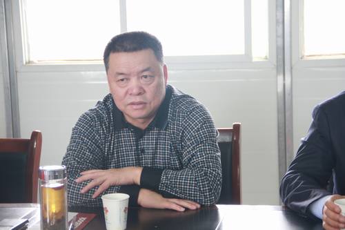 陜煤集團總經(jīng)理助理、建設(shè)集團聯(lián)合黨委書記、董事長寧興剛節(jié)日期間深入銅煤公司施工生產(chǎn)一線視察慰問