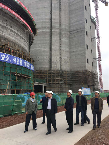 陜煤集團總經(jīng)理助理、建設(shè)集團聯(lián)合黨委書記、董事長寧興剛一行中秋節(jié)深入天工公司土建第二項目部走訪慰問