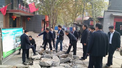 陜西省國資委領(lǐng)導(dǎo)深入韓城分公司承建的“三供一業(yè)”改造施工現(xiàn)場檢查指導(dǎo)工作