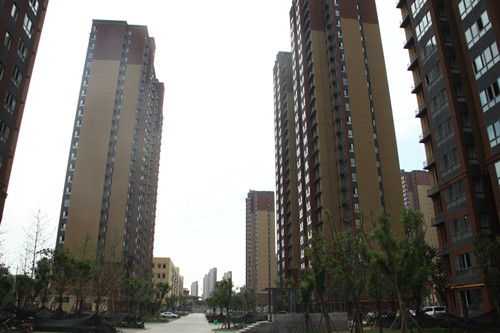 天工公司土建十一項(xiàng)目部承建的曲江羊頭鎮(zhèn)村安置小區(qū)1標(biāo)段工程通過(guò)防雷接地、人防兩項(xiàng)專項(xiàng)驗(yàn)收