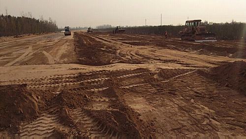 施工現(xiàn)場秒必爭 策馬揚鞭再奮蹄