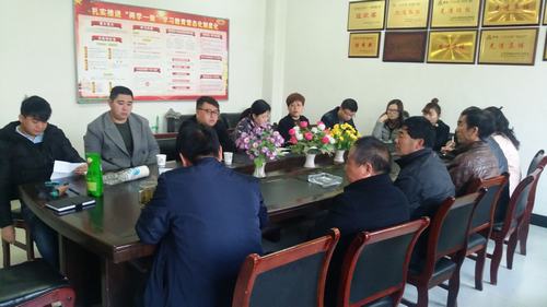 銅煤公司第十二項目部黨支部開展“貫徹黨的十九大精神，如何做一名合格黨員”專題學習研討會