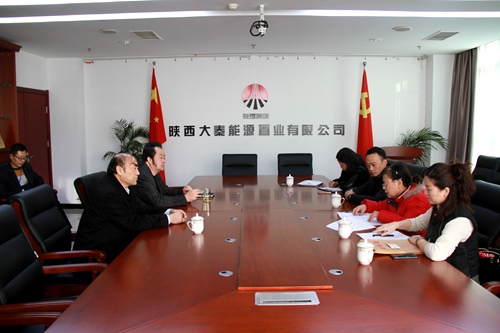 建設(shè)集團(tuán)副總經(jīng)理劉合理與陜西國(guó)實(shí)投資公司進(jìn)行地產(chǎn)項(xiàng)目洽談