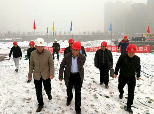 建設(shè)集團(tuán)副總經(jīng)理王明智一行深入大秦置業(yè)公司藍(lán)山水岸項(xiàng)目檢查指導(dǎo)工作