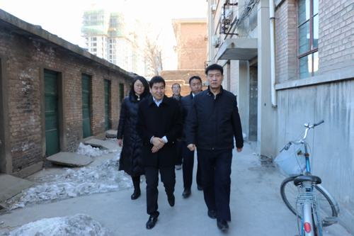 建設(shè)集團(tuán)聯(lián)合黨委副書記、紀(jì)委書記、工會主席侯本英一行慰問澄合分公司困難職工