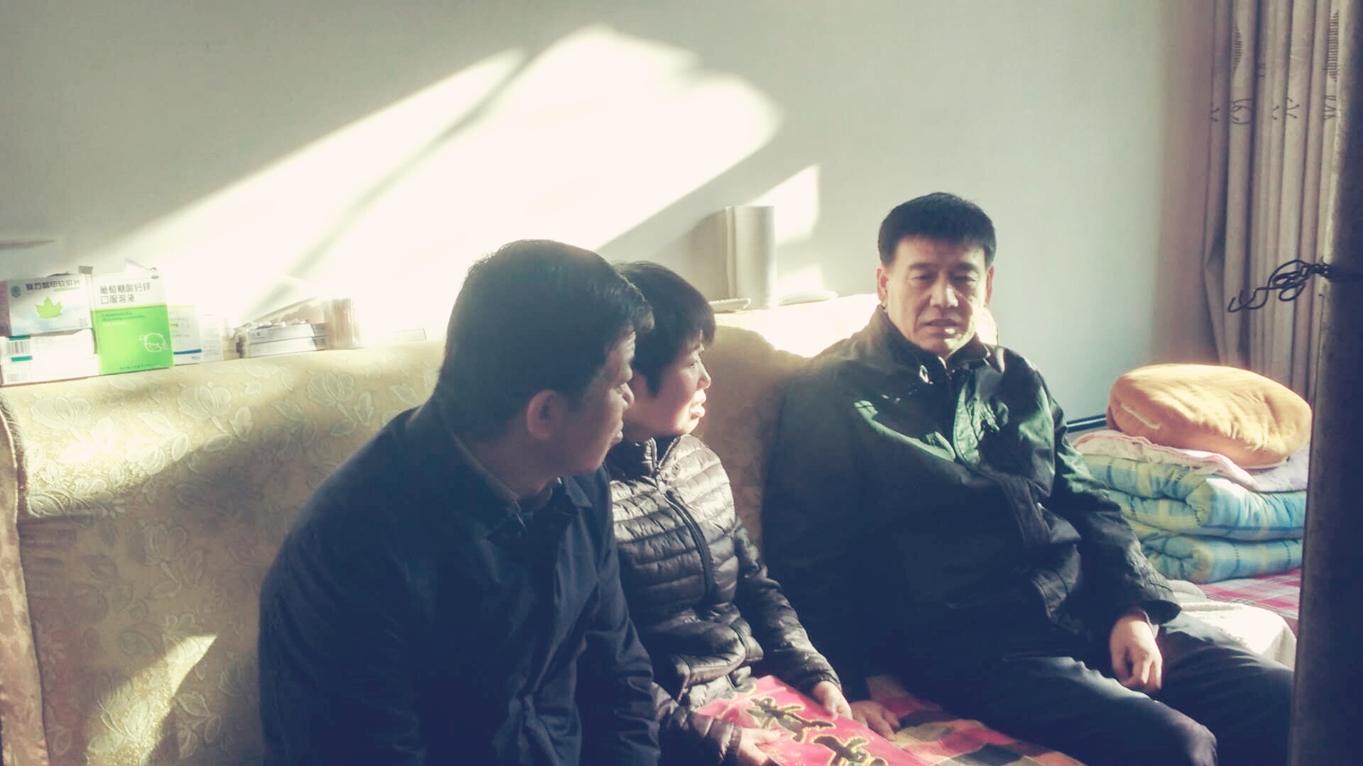 建設(shè)集團(tuán)聯(lián)合黨委副書記、紀(jì)委書記、工會主席侯本英一行慰問礦建三公司困難職工