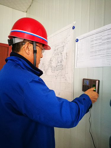 天工公司土建十五部啟用指紋打卡機(jī) 規(guī)范上班考勤管理