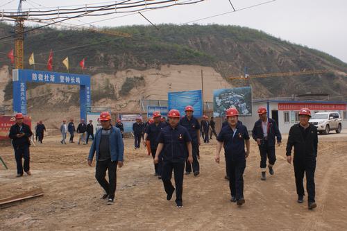 延能集團(tuán)黨委書記、董事長劉浩興一行蒞臨視察陜煤建設(shè)集團(tuán)礦建二公司車村項(xiàng)目部