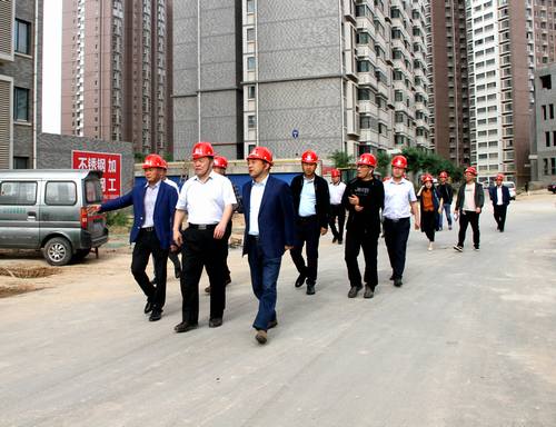 寧興剛、王明智一行深入銅煤1#、2#住宅小區(qū)施工現(xiàn)場(chǎng)調(diào)研指導(dǎo)工作