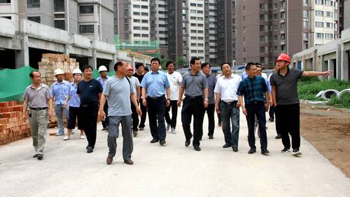 銅川礦業(yè)公司領(lǐng)導(dǎo)深入銅煤1#、2#小區(qū)施工現(xiàn)場(chǎng)調(diào)研指導(dǎo)項(xiàng)目建設(shè)工作