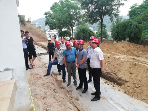 陜煤集團(tuán)總經(jīng)理助理、榆林合力產(chǎn)業(yè)扶貧公司董事長(zhǎng)范京道蒞臨陜煤建設(shè)天工公司清澗紅棗深加工項(xiàng)目視察指導(dǎo)工作