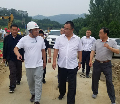 啟迪清潔能源集團(tuán)高級(jí)副總裁、瑞行集團(tuán)總裁雷萬(wàn)寧一行蒞臨陜煤建設(shè)咸陽(yáng)分公司安裝項(xiàng)目部施工現(xiàn)場(chǎng)視察指導(dǎo)工作