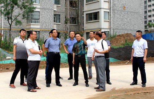 銅川礦業(yè)公司領(lǐng)導(dǎo)深入銅煤1#、2#小區(qū)施工現(xiàn)場(chǎng)回訪檢查項(xiàng)目建設(shè)工作