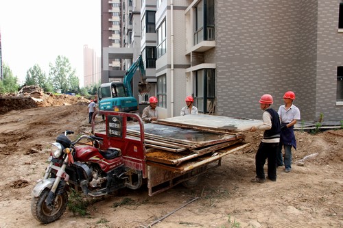 炎炎夏日，擋不住他們火一樣的工作熱情