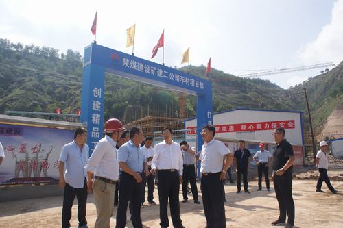 延安市委副書記、市長薛占海蒞臨陜煤建設(shè)礦建二公司車村項目調(diào)研