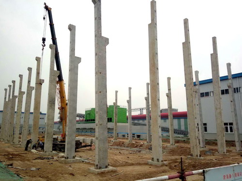 陜煤建設(shè)銅川分公司：鋁鎂合金項(xiàng)目抬包車間預(yù)制柱順利吊裝