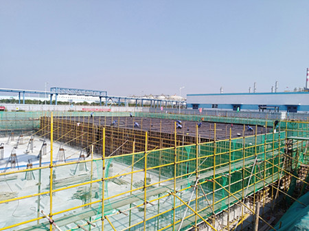 陜煤建設天工公司土建六部高質量推進蒲城清潔能源生產(chǎn)緩沖池工程樹形象