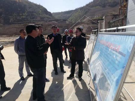 揚(yáng)州市對口幫扶榆林市工作組組長、榆林市政府副秘書長孫景亮一行蒞臨陜煤建設(shè)天工公司承建的清澗北國棗業(yè)紅棗深加工項目考察指導(dǎo)工作