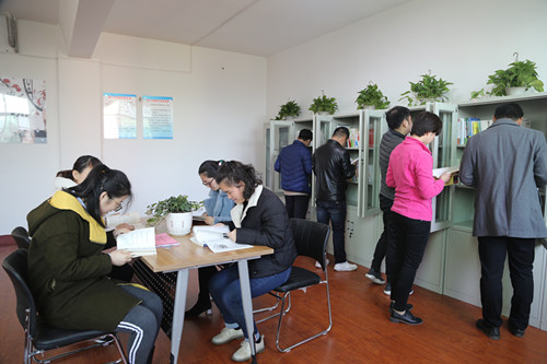 陜煤建設(shè)機(jī)電安裝公司：“書香+健體”聯(lián)手共筑職工“溫馨家園”