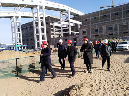 榆北煤業(yè)及陜煤建設(shè)領(lǐng)導深入天工公司土建二部小保當濃縮車間工地檢查指導工作