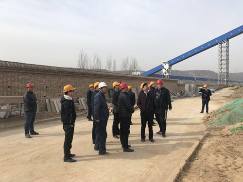 彬長集團黨委副書記高會岐一行深入陜煤建設(shè)天工公司土建七部鐵運公司項目檢查指導(dǎo)工作