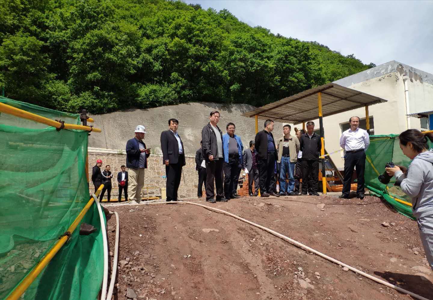 黃陵礦業(yè)領(lǐng)導(dǎo)趙小兵蒞臨寶雞分公司 雙龍煤業(yè)瓦斯抽采系統(tǒng)工程項目檢查指導(dǎo)