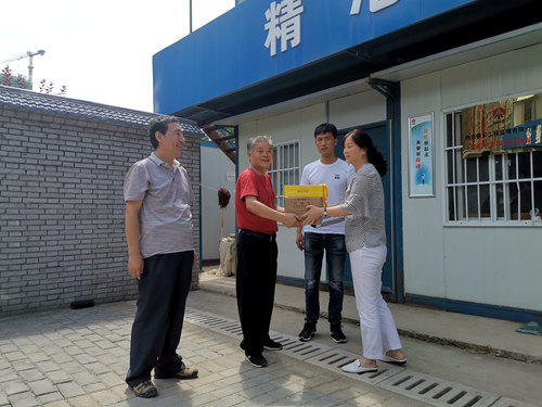 陜煤建設(shè)公司情系一線“送清涼”