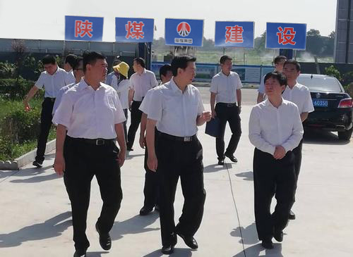 陜西省委常委、省委政法委書記莊長興一行深入陜煤建設(shè)渭南分公司南京金龍電動車項目開展調(diào)研