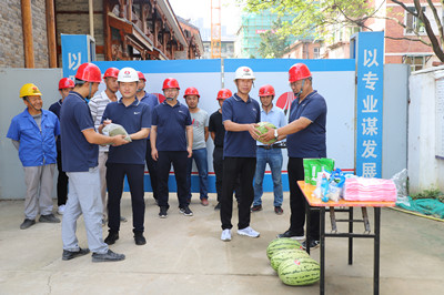 陜煤建設(shè)漢中分公司開展夏日送清涼慰問活動