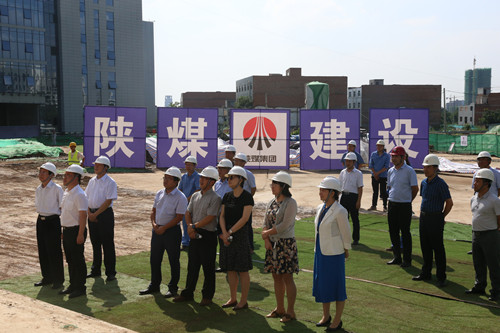 上海市松江區(qū)區(qū)委副書記、區(qū)長陳宇劍一行蒞臨陜煤建設(shè)天工公司承建的陜煤研究院總部研發(fā)基地項目考察