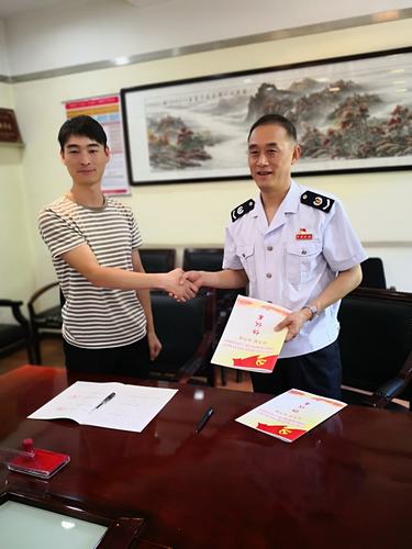 銅川市王益區(qū)第二稅務(wù)分局黨支部同陜煤建設(shè)銅煤公司基層黨支部進(jìn)行對標(biāo)交流