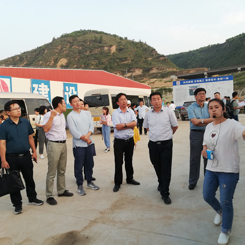 國(guó)家衛(wèi)生健康委宣傳司新聞網(wǎng)絡(luò)處處長(zhǎng)劉哲峰一行至清澗北國(guó)棗業(yè)紅棗深加工項(xiàng)目進(jìn)行調(diào)研采訪(fǎng)