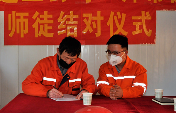 陜煤建設(shè)礦建三公司在員工中開展“師帶徒”活動