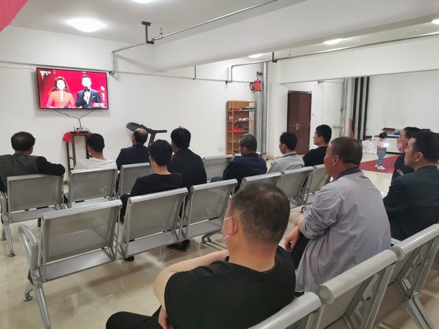 陜煤建設(shè)洗選煤運(yùn)營(yíng)公司認(rèn)真組織收看致敬勞動(dòng)者“五一”特別節(jié)目