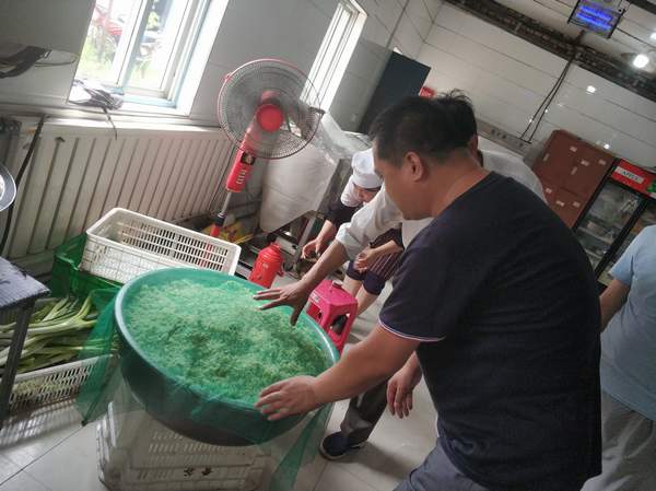 陜煤建設(shè)掘進公司:吃住行三駕并驅(qū) 讓員工幸福工作