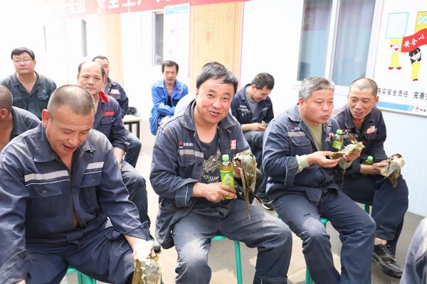陜煤建設(shè)礦建二公司:“粽”情端午艾香情長