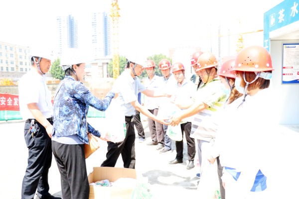 陜煤建設(shè)澄合分公司扎實(shí)開展夏日送清涼活動