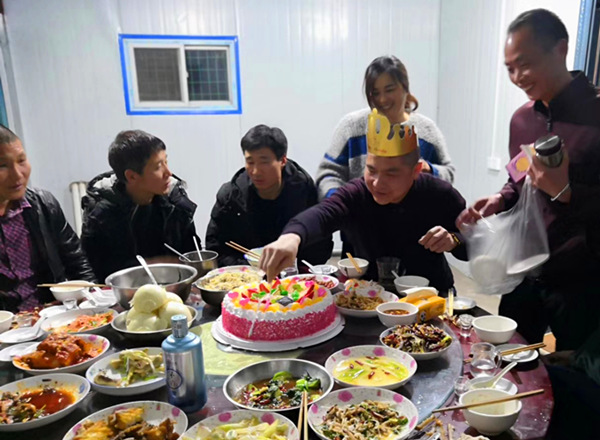 陜煤建設(shè)礦建三公司崔木項(xiàng)目部開展為職工過生日活動