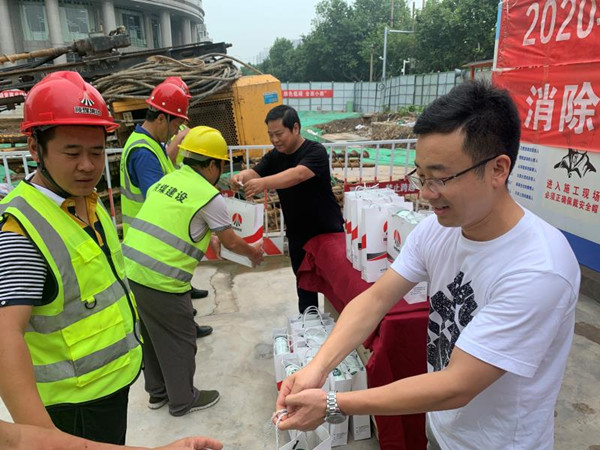 智慧泊車公司：夏日送清涼，關愛系深情