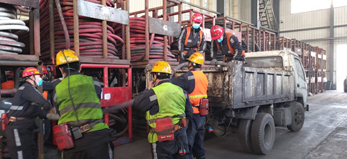 陜煤建設(shè)機(jī)電安裝公司神府項(xiàng)目部施工現(xiàn)場(chǎng)如火如荼