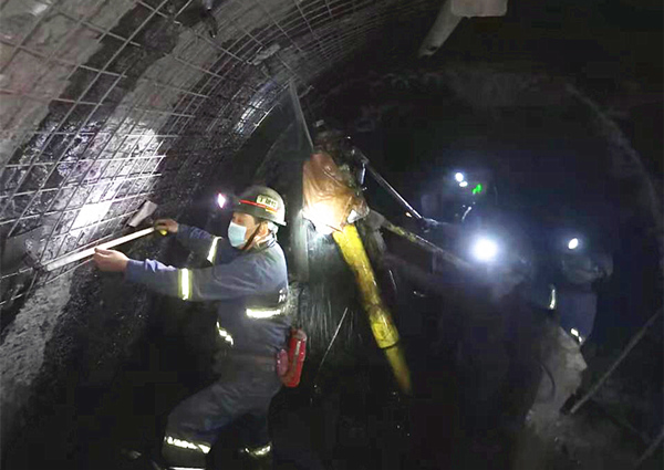 陜煤建設(shè)礦建三公司：貫通啦！雙龍項(xiàng)目部二盤(pán)區(qū)運(yùn)輸大巷與10#聯(lián)巷“牽手”成功