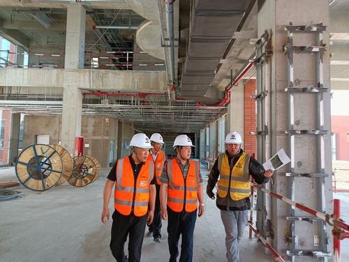 陜煤建設(shè)銅煤公司十六項(xiàng)目部創(chuàng)建綠色示范工程迎來省級建筑業(yè)協(xié)會(huì)驗(yàn)收