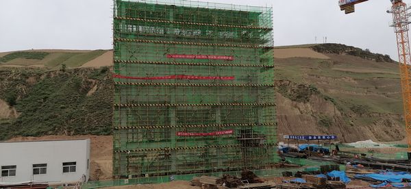 陜煤建設(shè)天工公司承建的矸石倉(cāng)工程主體結(jié)構(gòu)順利封頂