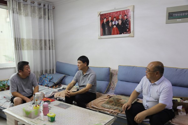 侯本英“七一”前夕走訪慰問(wèn)陜煤建設(shè)韓城分公司困難黨員