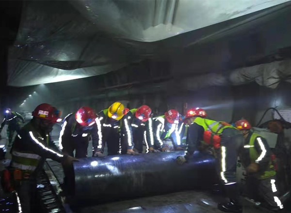 陜煤建設(shè)機電安裝公司承建的小保當二號煤礦南翼大巷膠帶機延伸安裝完成