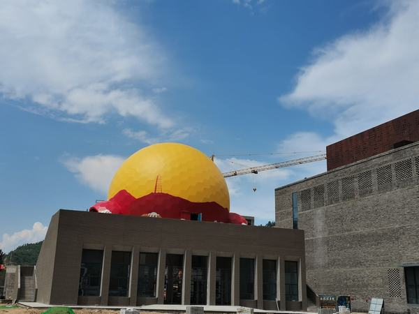 陜煤建設銅煤公司延安項目部施工的延安圣地河谷-西北三角區(qū)商業(yè)工程交付使用